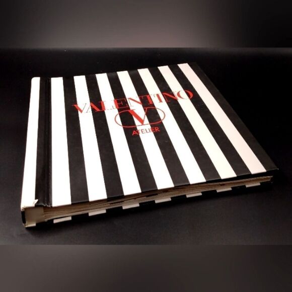 Valentino Atelier 2001- 2002 Fashion Book Catalog - Picture 13 of 16